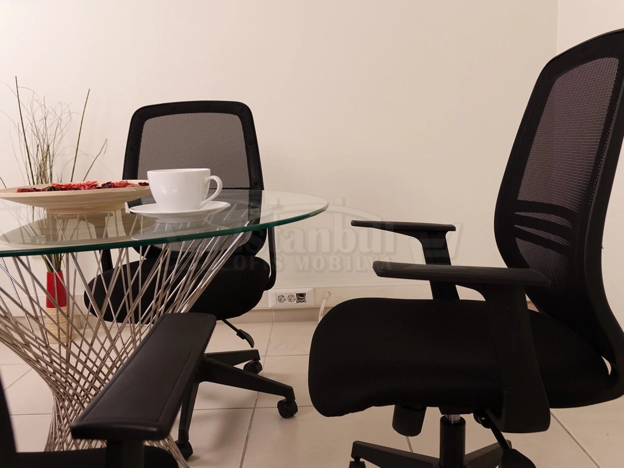 Cam Toplantı Masası Perla İstanbul Ofis Mobilya