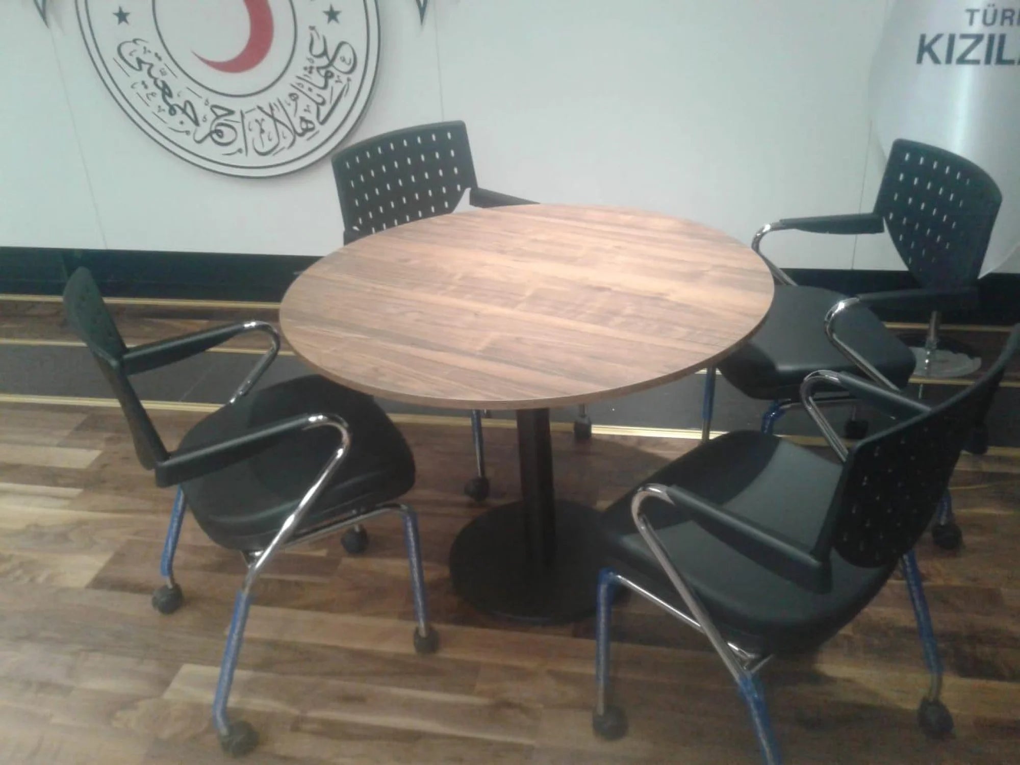 İstanbul Ofis Metal Ayak Yuvarlak Toplantı Masası ISTANBUL-TSI