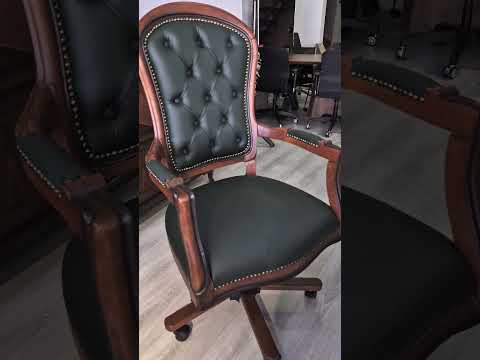 Klassisches Holzschreibtisch-Set