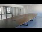 Großer ovaler Konferenztisch für 20-22 Personen