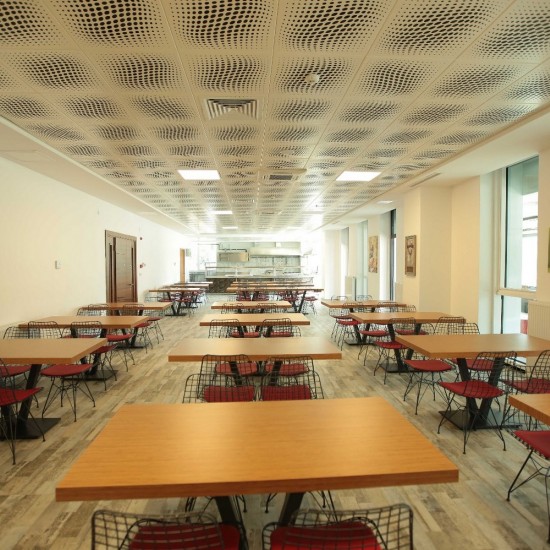 Herr Ilhan Istanbul Cafe Refektorium Tabellen