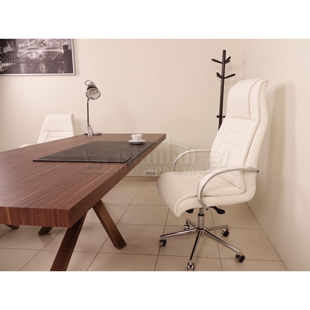 Bayern Vorstand Walnut