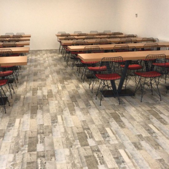 Herr Ilhan Istanbul Cafe Refektorium Tabellen