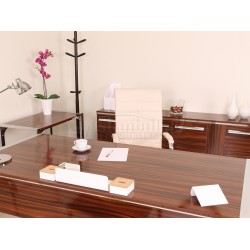 Apple-Istanbul-Büro-Schreibtisch Executive Office Hg. Nussbaum