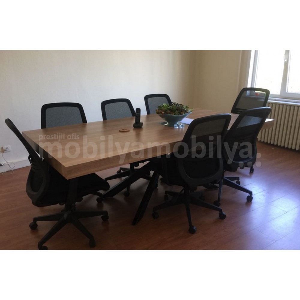 Frau Taksim Büromöbel Tulpen