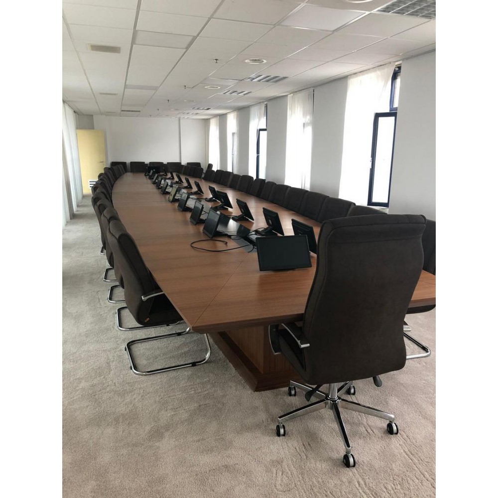 Holzbesprechungstisch