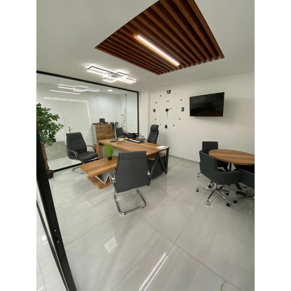 Frankreich Büromöbel Herr