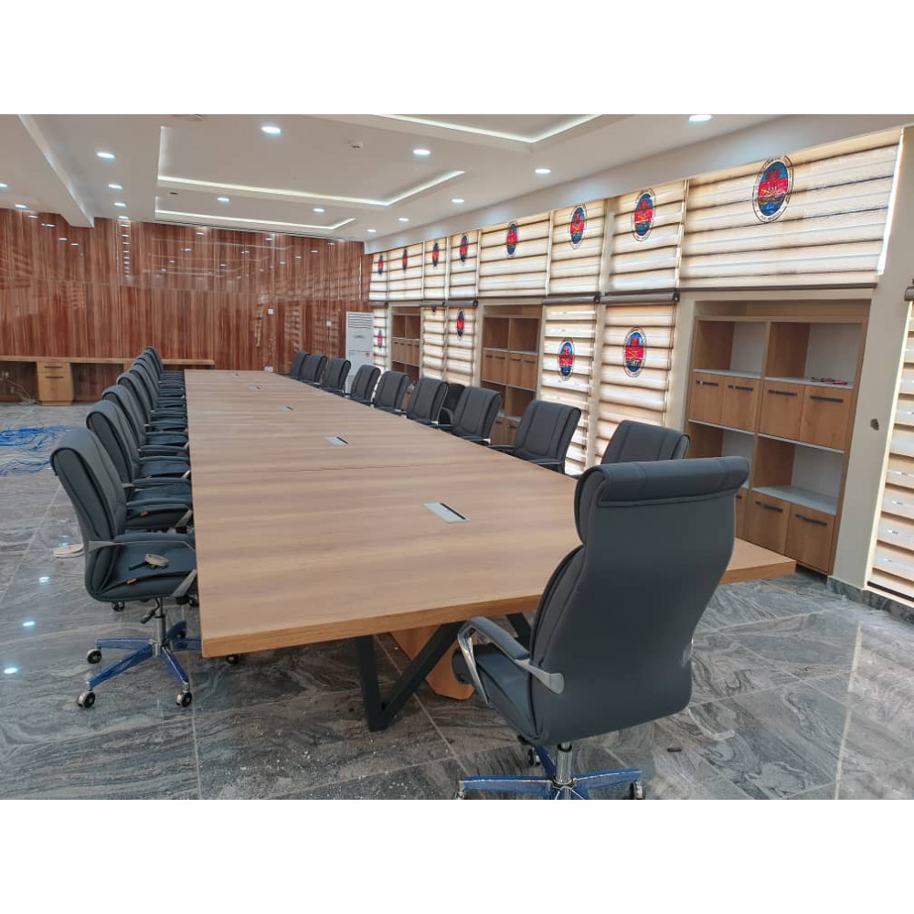 Großer Besprechungstisch