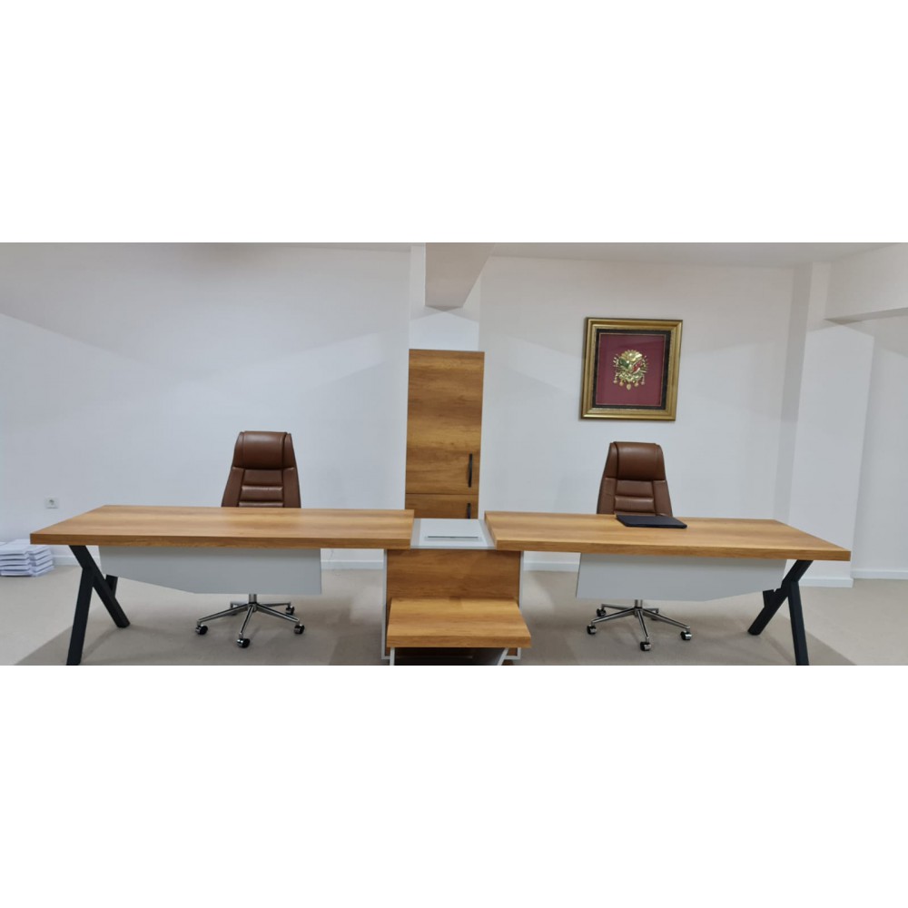 Mitarbeiter Tische Istanbul.