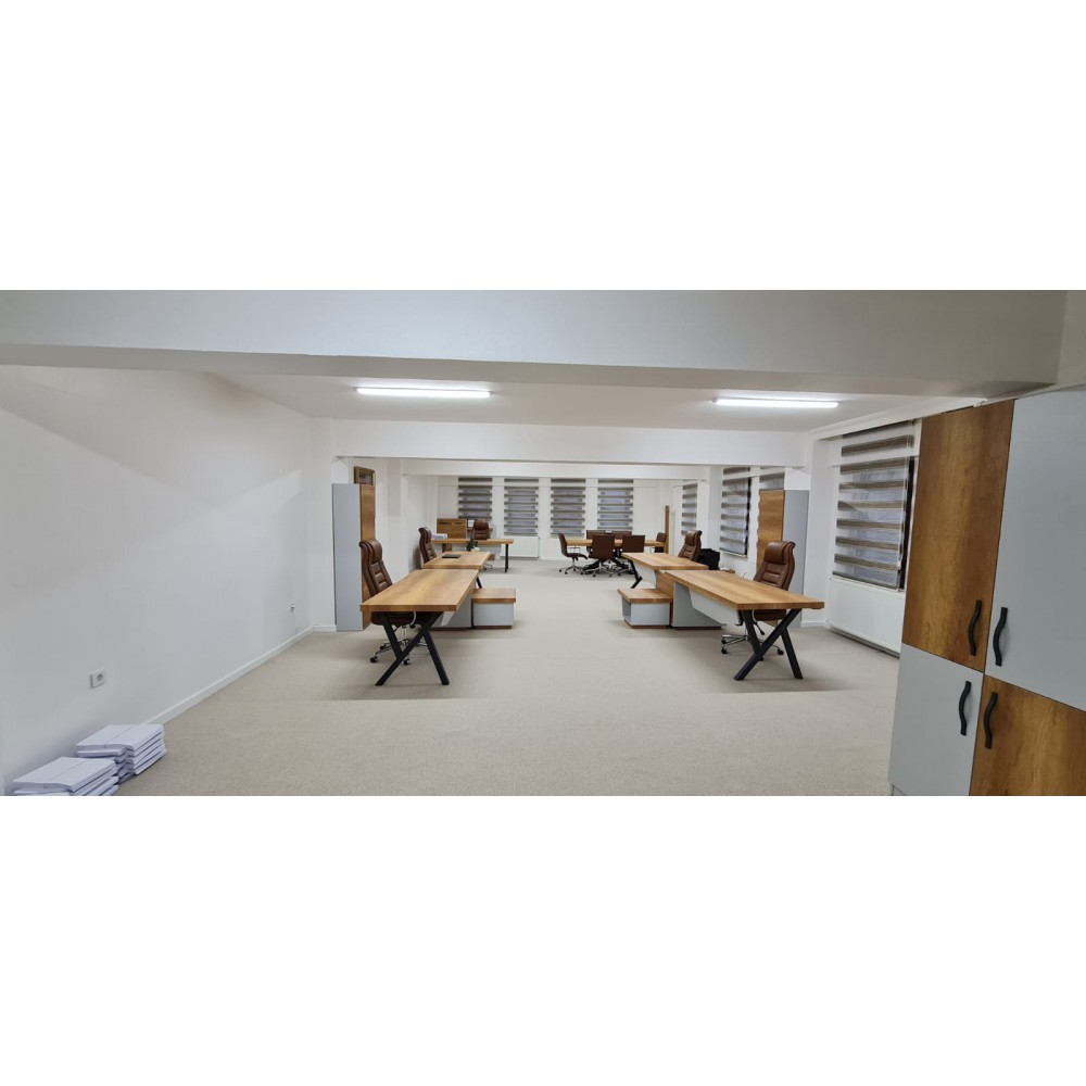 Mitarbeiter Tische Istanbul.