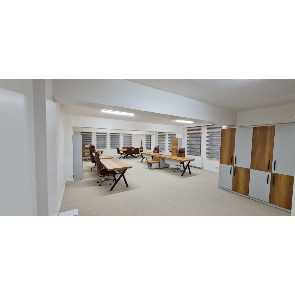 Mitarbeiter Tische Istanbul.