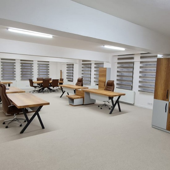 Mitarbeiter Tische Istanbul.