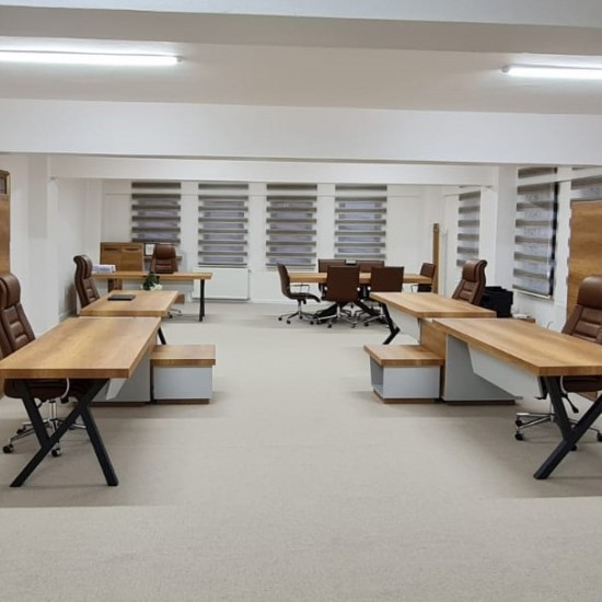 Mitarbeiter Tische Istanbul.