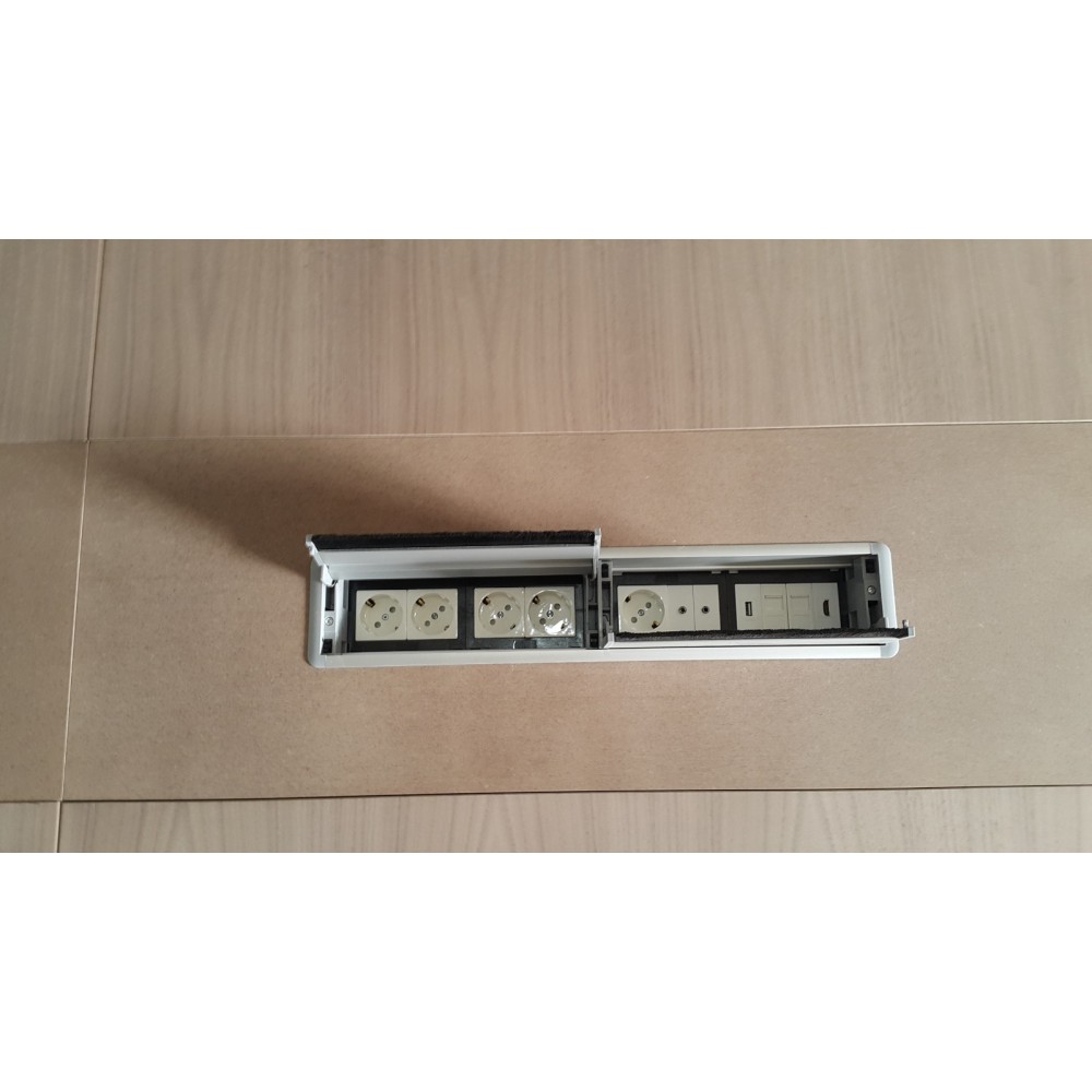 Holzbesprechungstisch