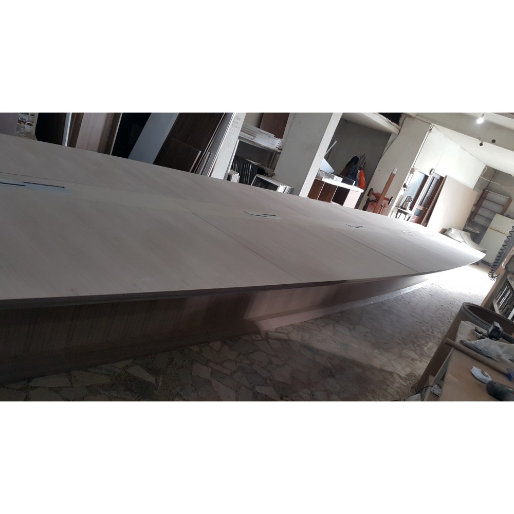 Holzbesprechungstisch