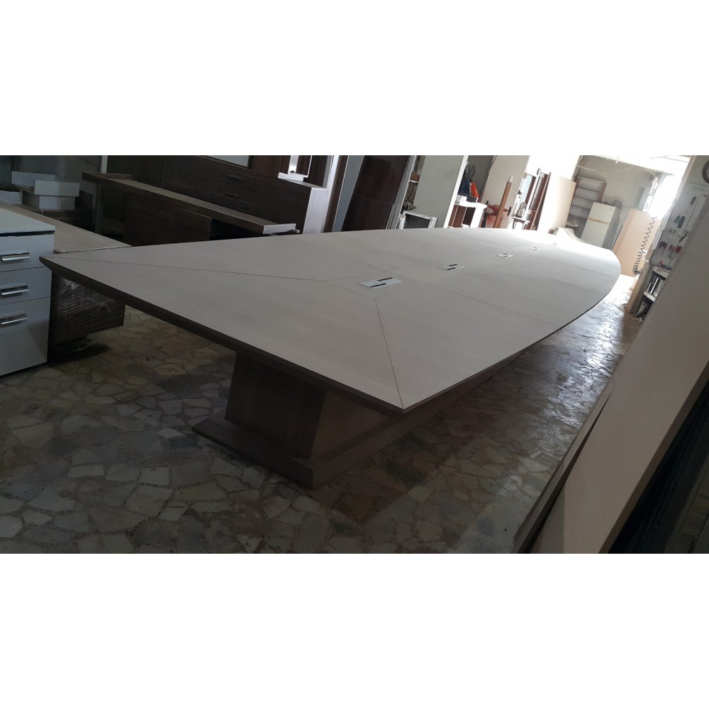 Holzbesprechungstisch