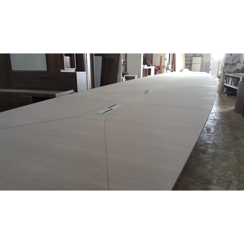 Holzbesprechungstisch