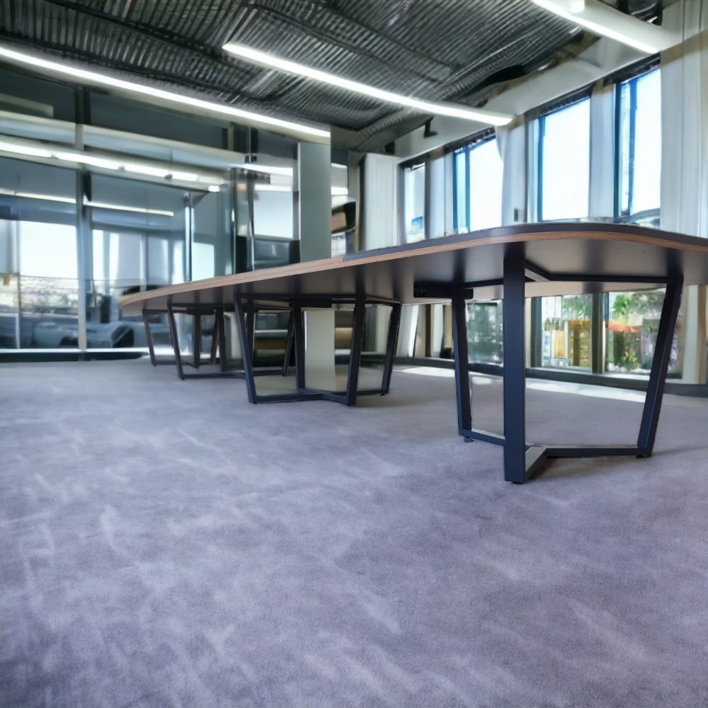 Großer Ovaler Besprechungstisch Für 20–22 Personen