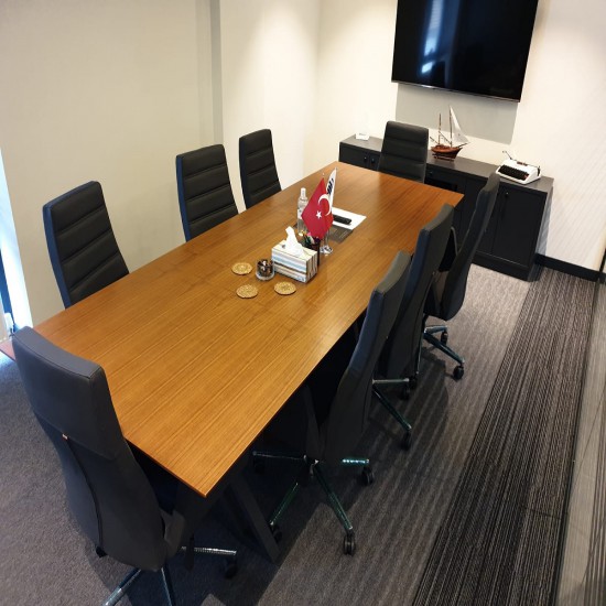 Holzfurnierter Besprechungstisch Holzfurnierter Besprechungstisch