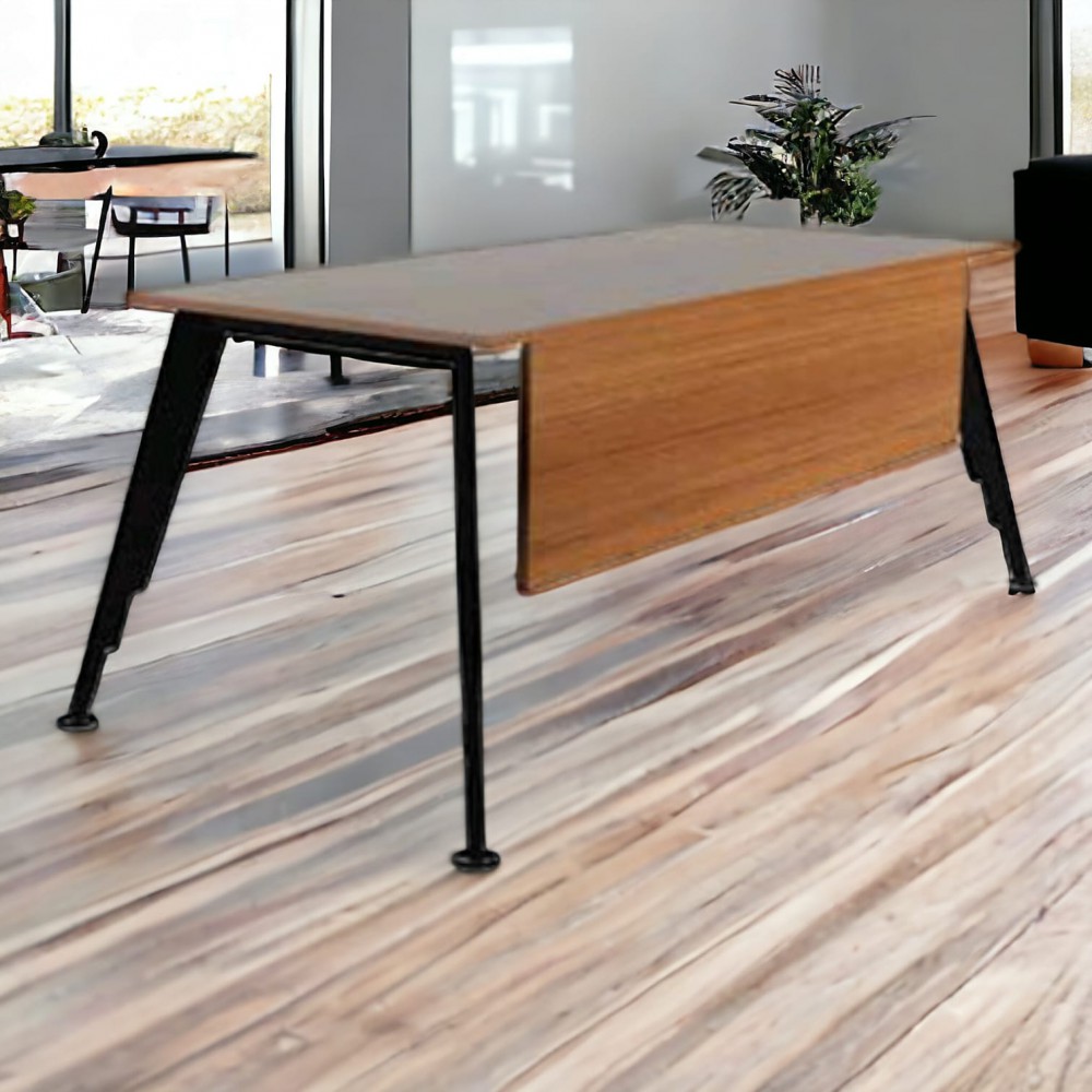 Zagreb-Büroschreibtisch