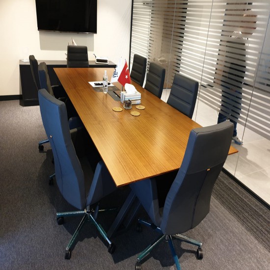 Holzfurnierter Besprechungstisch Holzfurnierter Besprechungstisch