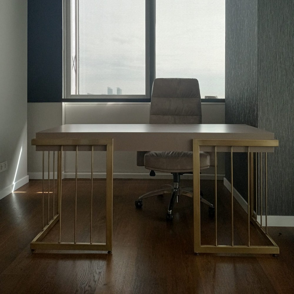 Büroarbeitsset mit vergoldetem Käfig