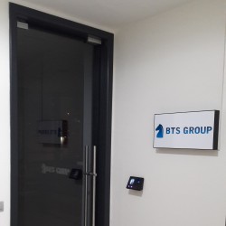 Glastür-Trennwandsysteme