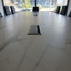 Rom-Besprechungstisch