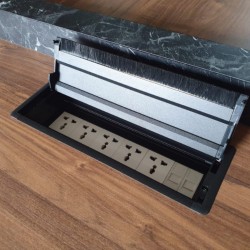 Besprechungstisch aus Holz mit Marmormuster