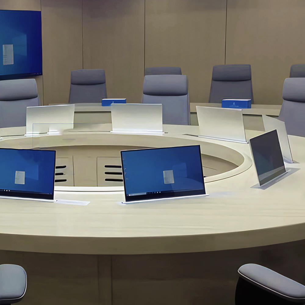 Motorisierte, ausfahrbare Leinwand