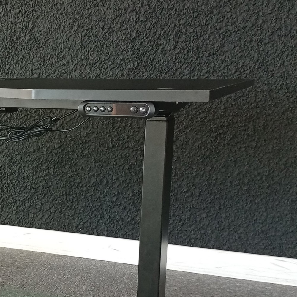 IOM Schreibtisch mit motorisiertem, höhenverstellbarem Rad