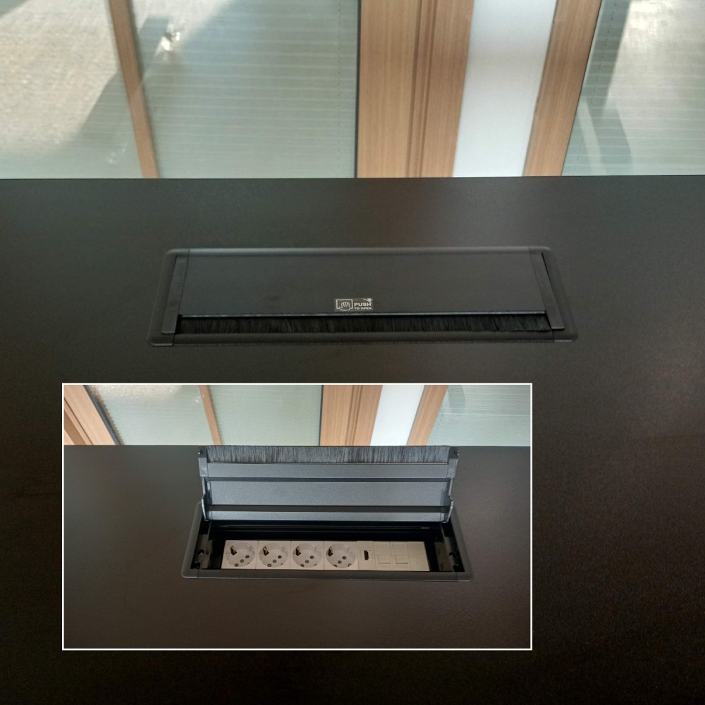 IOM Schreibtisch mit motorisiertem, höhenverstellbarem Rad