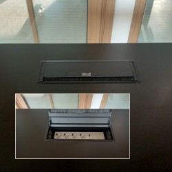 IOM Schreibtisch mit motorisiertem, höhenverstellbarem Rad