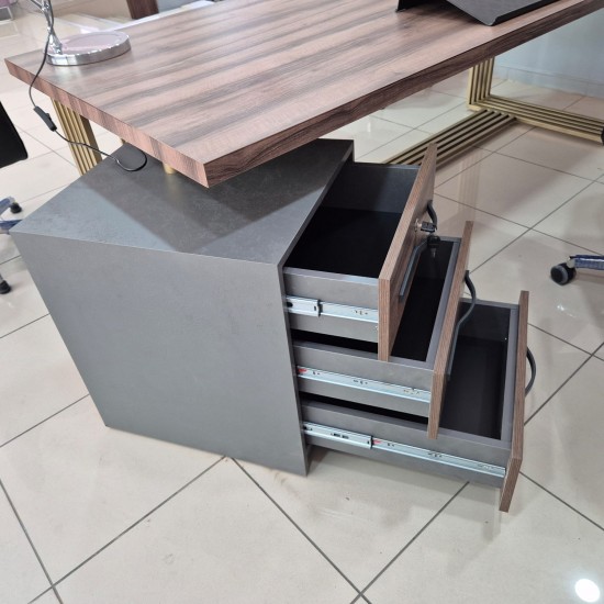 Executive-Set